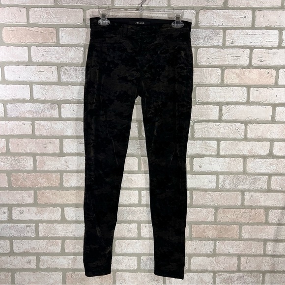 J Brand Super Skinny Velvet Jeans in Olive Camo Wash Size 26 - Picture 4 of 12